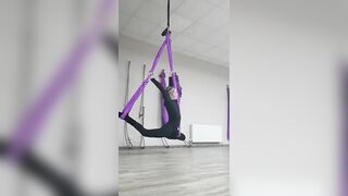 hammock splits stretching flexibility yoga aerial