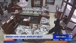 Jewelry store employees repel smash-and-grab attempt