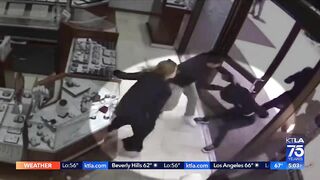 Jewelry store employees repel smash-and-grab attempt