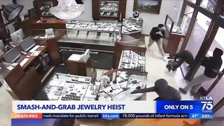 Jewelry store employees repel smash-and-grab attempt