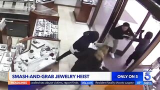 Jewelry store employees repel smash-and-grab attempt