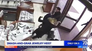 Jewelry store employees repel smash-and-grab attempt