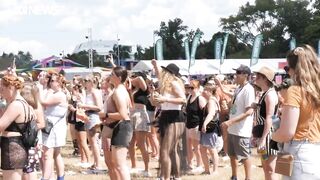 Thousands flock to Darwin's Mindil Beach for Bass in the Grass | ABC News