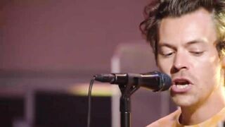 Harry Styles - Wet Dream (Wet Leg cover) in the Live Lounge