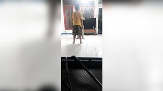 Peregangan tubuh bagian bawah untuk stretching dan splits untuk tendangan/kicks tinggi Taekwondo