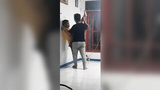 Peregangan tubuh bagian bawah untuk stretching dan splits untuk tendangan/kicks tinggi Taekwondo