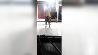 Peregangan tubuh bagian bawah untuk stretching dan splits untuk tendangan/kicks tinggi Taekwondo