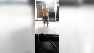 Peregangan tubuh bagian bawah untuk stretching dan splits untuk tendangan/kicks tinggi Taekwondo