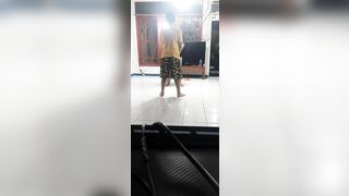 Peregangan tubuh bagian bawah untuk stretching dan splits untuk tendangan/kicks tinggi Taekwondo