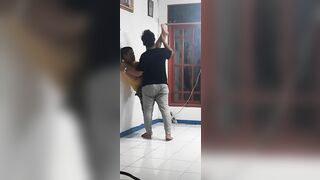 Peregangan tubuh bagian bawah untuk stretching dan splits untuk tendangan/kicks tinggi Taekwondo