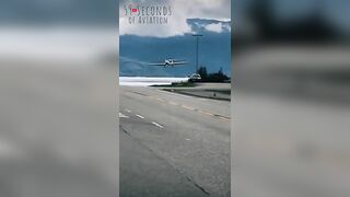 Pilot Mistakes Compilation (59 Seconds of Aviation)