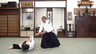 Back Stretching  - The Aiki Dojo 2 Minute Technique #aikido #aikidocenterla #aikidosalamancaaikikai