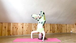 Handstand training | Stretching and Gymnastics | Yoga | Fitness | Flexibility and Mobility |