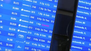 Passengers deal with travel woes from flights cancellations, delays on Memorial Day weekend