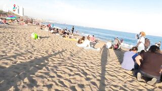 Beach walk / Walking Tour playa la barceloneta Barcelona / Spain