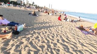 Beach walk / Walking Tour playa la barceloneta Barcelona / Spain