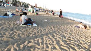 Beach walk / Walking Tour playa la barceloneta Barcelona / Spain