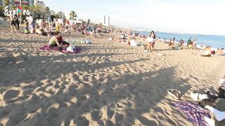 Beach walk / Walking Tour playa la barceloneta Barcelona / Spain