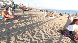 Beach walk / Walking Tour playa la barceloneta Barcelona / Spain