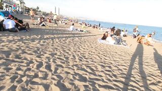 Beach walk / Walking Tour playa la barceloneta Barcelona / Spain