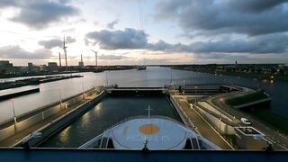 Celebrity Silhouette - Ijmuiden Sealock May 2022