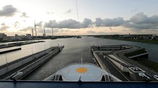 Celebrity Silhouette - Ijmuiden Sealock May 2022