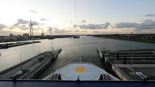 Celebrity Silhouette - Ijmuiden Sealock May 2022