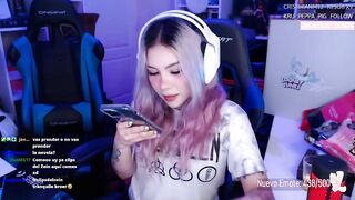 Andy entra al stream de Lucy y coquetea a su Novio