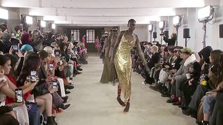 Model CAN'T WALK in high heels at Poster Girl Fall/Winter 2022 Fashion Show (London Fashion Week)