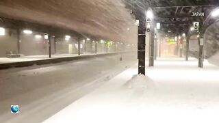 Japan is completely paralyzed: The height of snowdrifts exceeds 4 meters