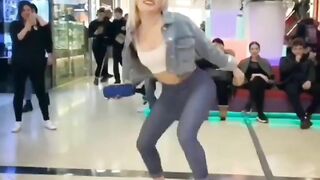 TikTok DANCE TWERK