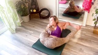 Contortion and Stretching at home with Penelope. Yoga Inspiration, Fitness, Workout