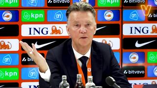 Valentijn en Van Gaal clashen op persconferentie: 'We stoppen hiermee, het is walgelijk'