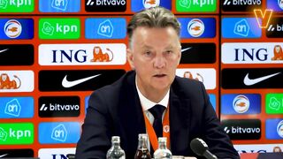 Valentijn en Van Gaal clashen op persconferentie: 'We stoppen hiermee, het is walgelijk'