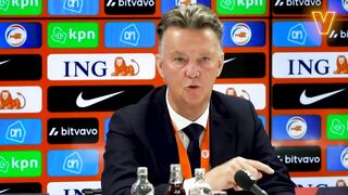 Valentijn en Van Gaal clashen op persconferentie: 'We stoppen hiermee, het is walgelijk'