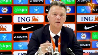 Valentijn en Van Gaal clashen op persconferentie: 'We stoppen hiermee, het is walgelijk'