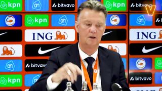 Valentijn en Van Gaal clashen op persconferentie: 'We stoppen hiermee, het is walgelijk'