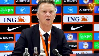 Valentijn en Van Gaal clashen op persconferentie: 'We stoppen hiermee, het is walgelijk'