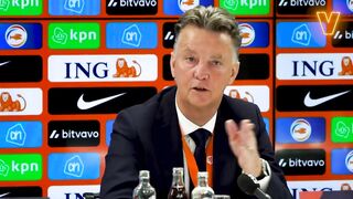 Valentijn en Van Gaal clashen op persconferentie: 'We stoppen hiermee, het is walgelijk'