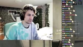 xQc stream gone uncontrollable by every voices everywhere and cries asking for Mods Help