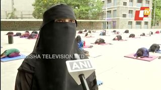 Watch burqua clad women practice yoga in Pune