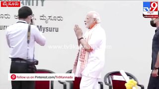 Modi Yoga: ಅರಮನೆ ಆವರಣದಲ್ಲಿರುವ ಸ್ಟೇಜ್​ ಬಳಿ ಯೋಗ ಮಾಡಲು ಬಂದ ಮೋದಿ | Tv9 Kannada