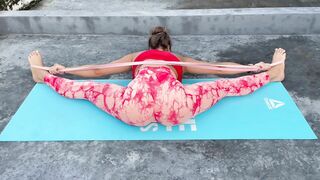 My street Stretch | Art Yoga | Ekaterina Katislo