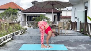 My street Stretch | Art Yoga | Ekaterina Katislo