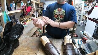 Shoe Stretching of Three Different Types of Leather