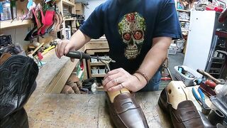 Shoe Stretching of Three Different Types of Leather