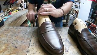 Shoe Stretching of Three Different Types of Leather