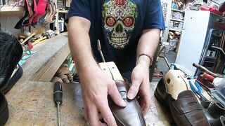 Shoe Stretching of Three Different Types of Leather