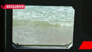 Sailing boat smashes into Rainbow Beach shore | 7NEWS