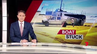 Sailing boat smashes into Rainbow Beach shore | 7NEWS